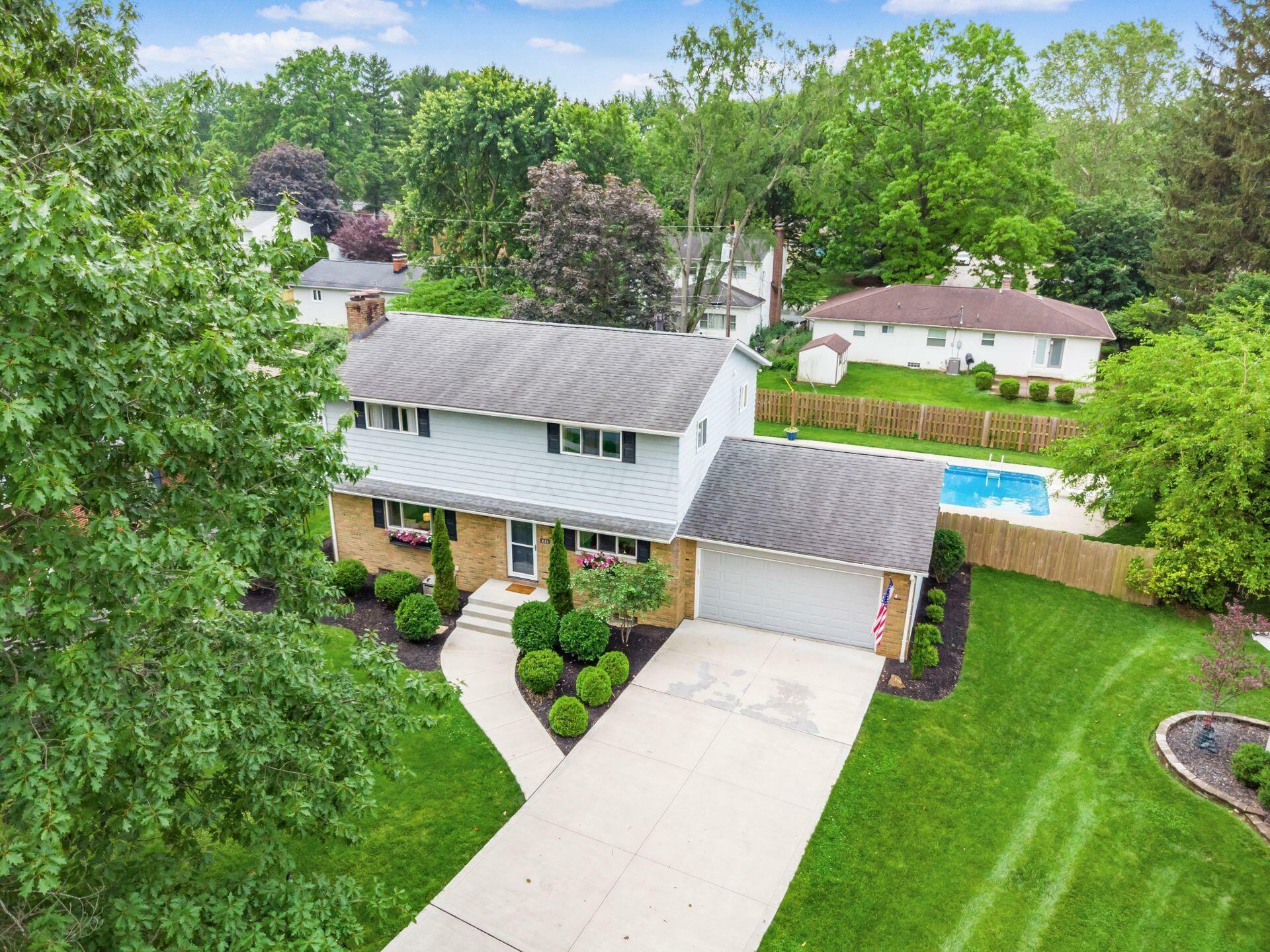 Property Photo: 231 Chaucer Court OH 43085