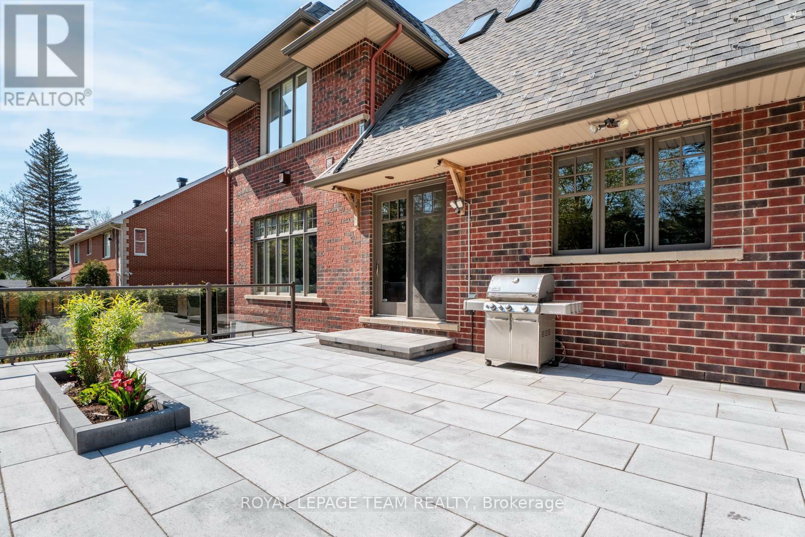 Photo de la propriété: 250 Sandridge Road ON K1L 5A2