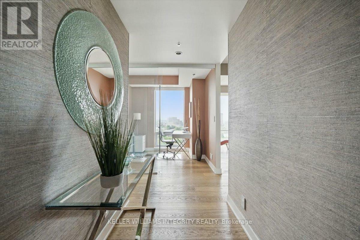 Property Photo: 428 Sparks Street 1006 ON K1R 0B3