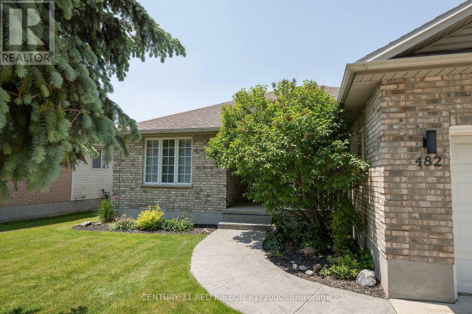 Property Photo: 482 Riverview Drive ON N7G 4B3