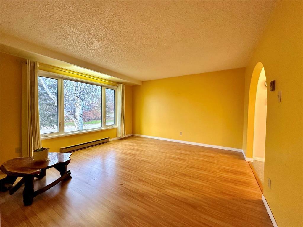 Property Photo: 20 Waller Crescent MB R9A 1T1