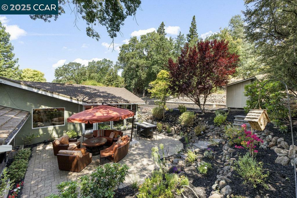 Property Photo: 5 Kayser Ct CA 94596