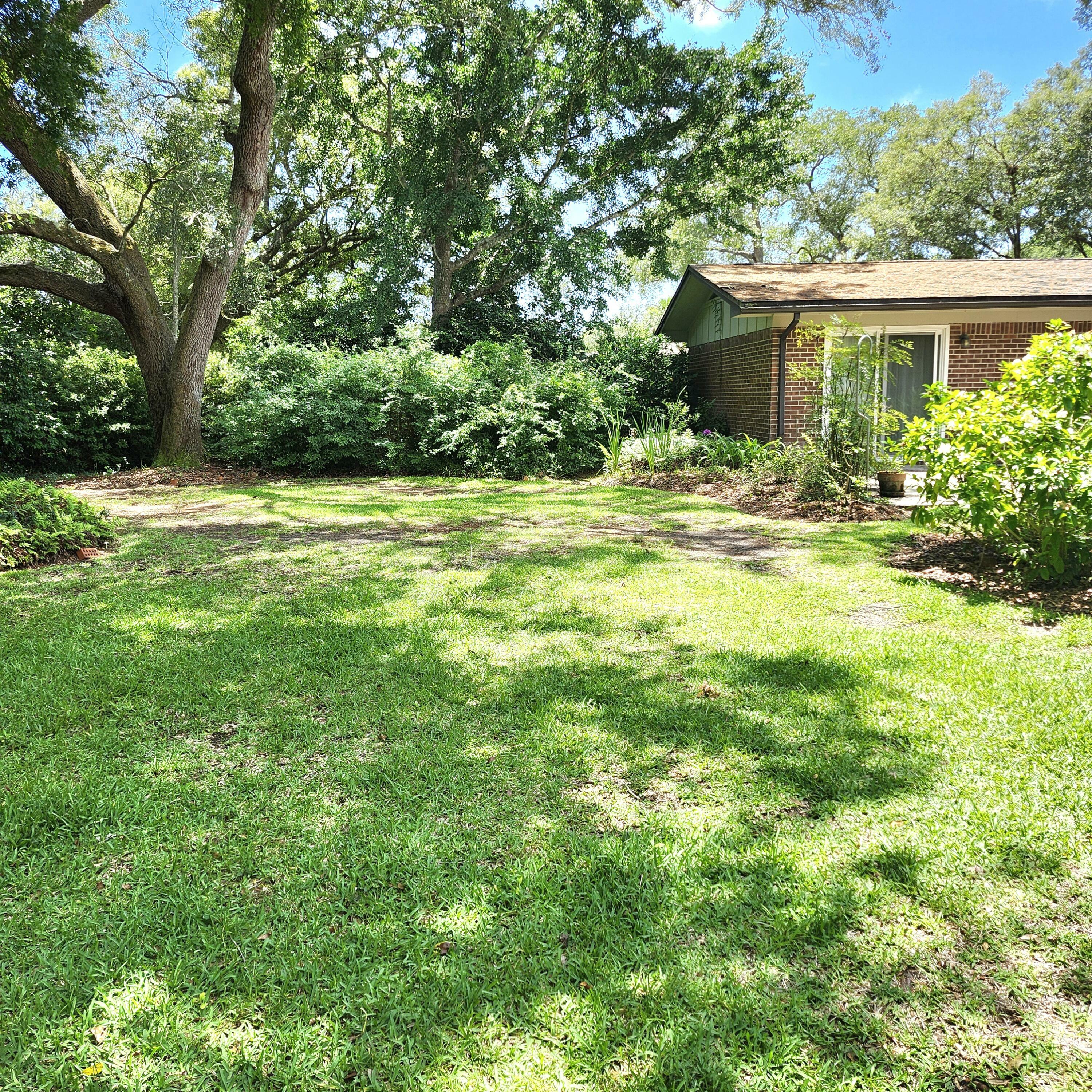 Property Photo: 626 NE Camborne Avenue FL 32547