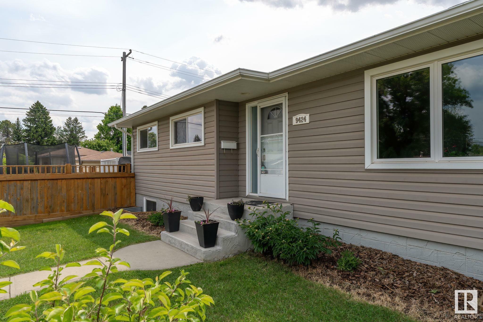 Photo de la propriété: 9424 58 Street NW AB T6B 1M2