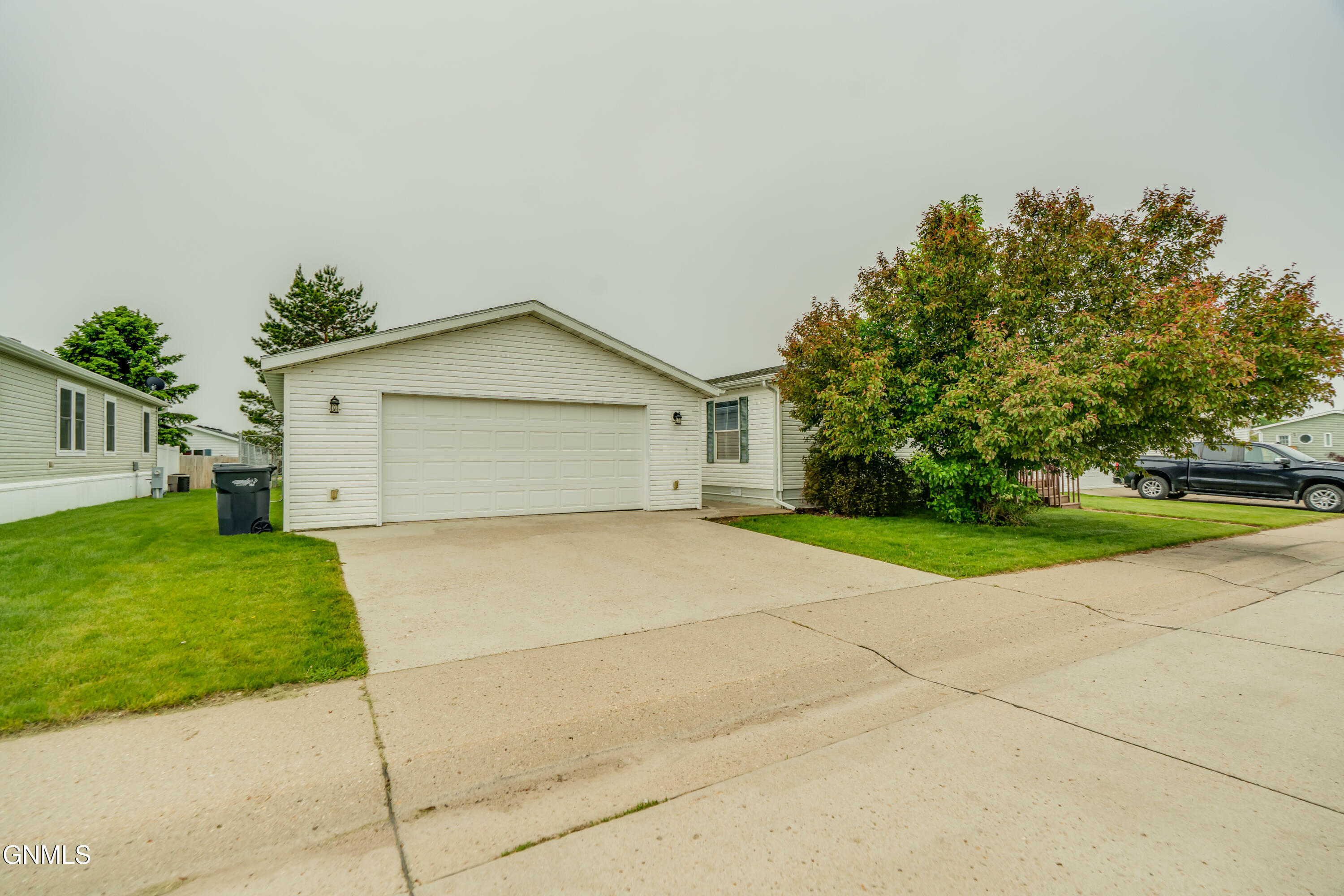 Property Photo: 5105 Redcoat Loop ND 58503