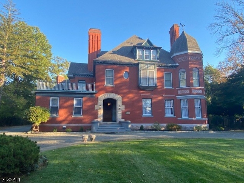 Property Photo: 527 W 8th Street, Apt. B NJ 07060