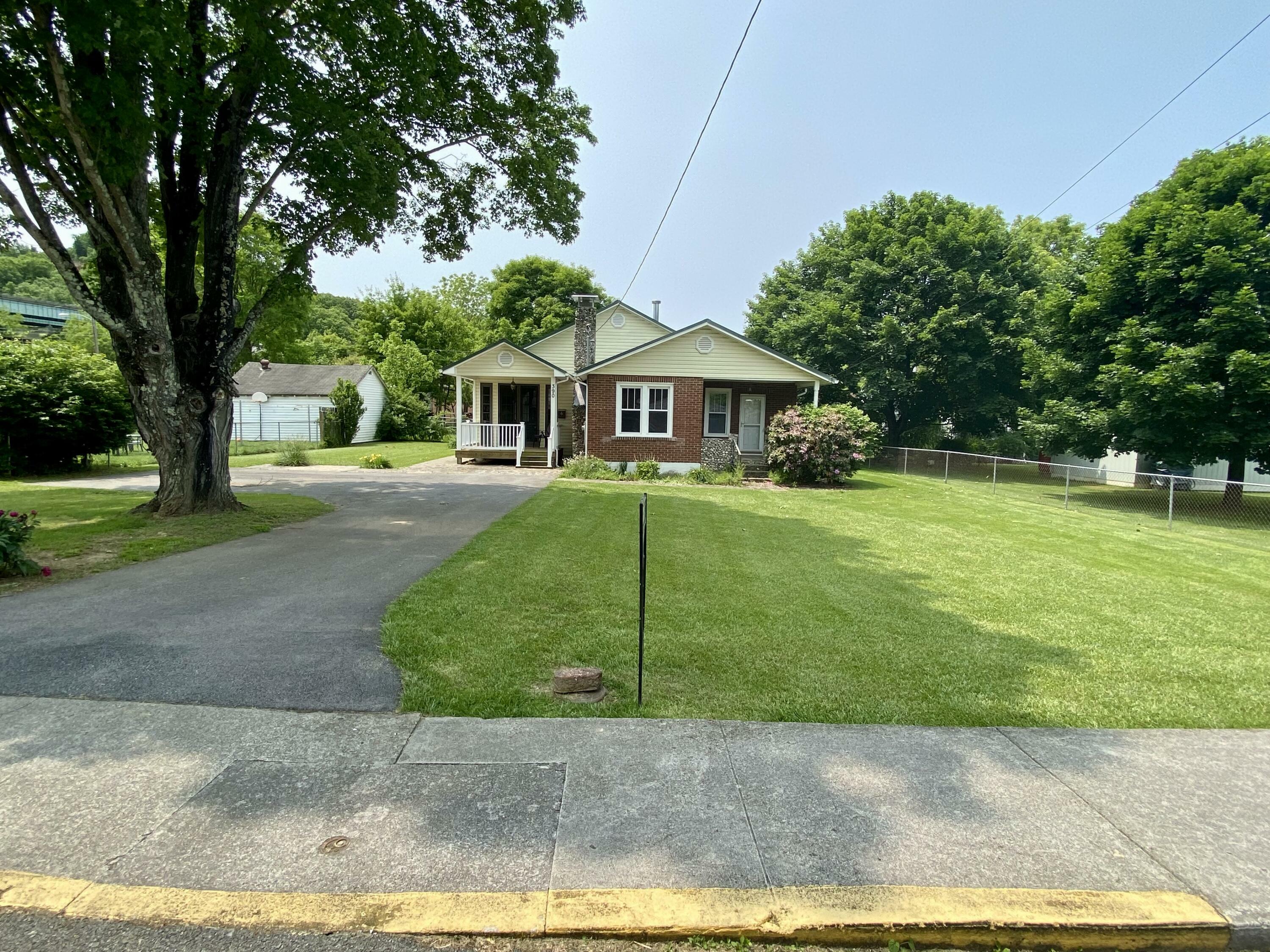 Property Photo: 390 Ingleside Ave WV 24986