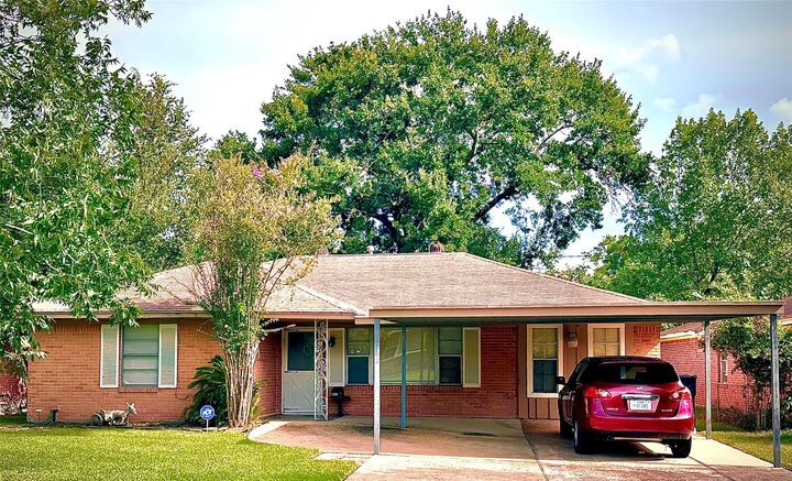 2015 Wakefield Drive  Houston TX 77018 photo