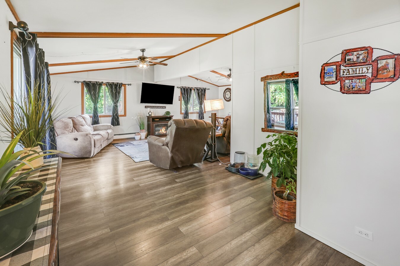 Property Photo: 2313 8th Avenue E IA 52595