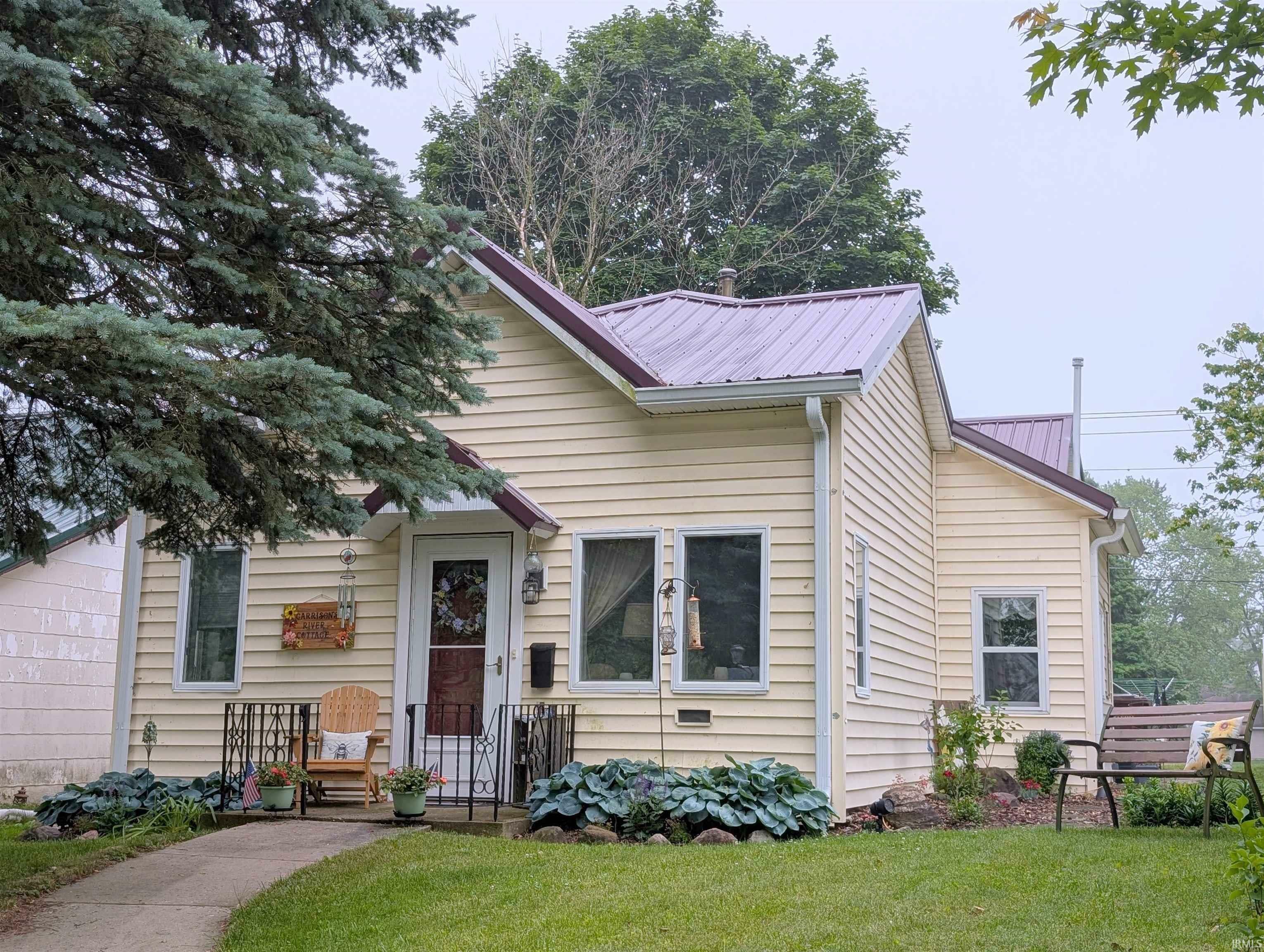 Property Photo: 406 E Market Street IN 46714