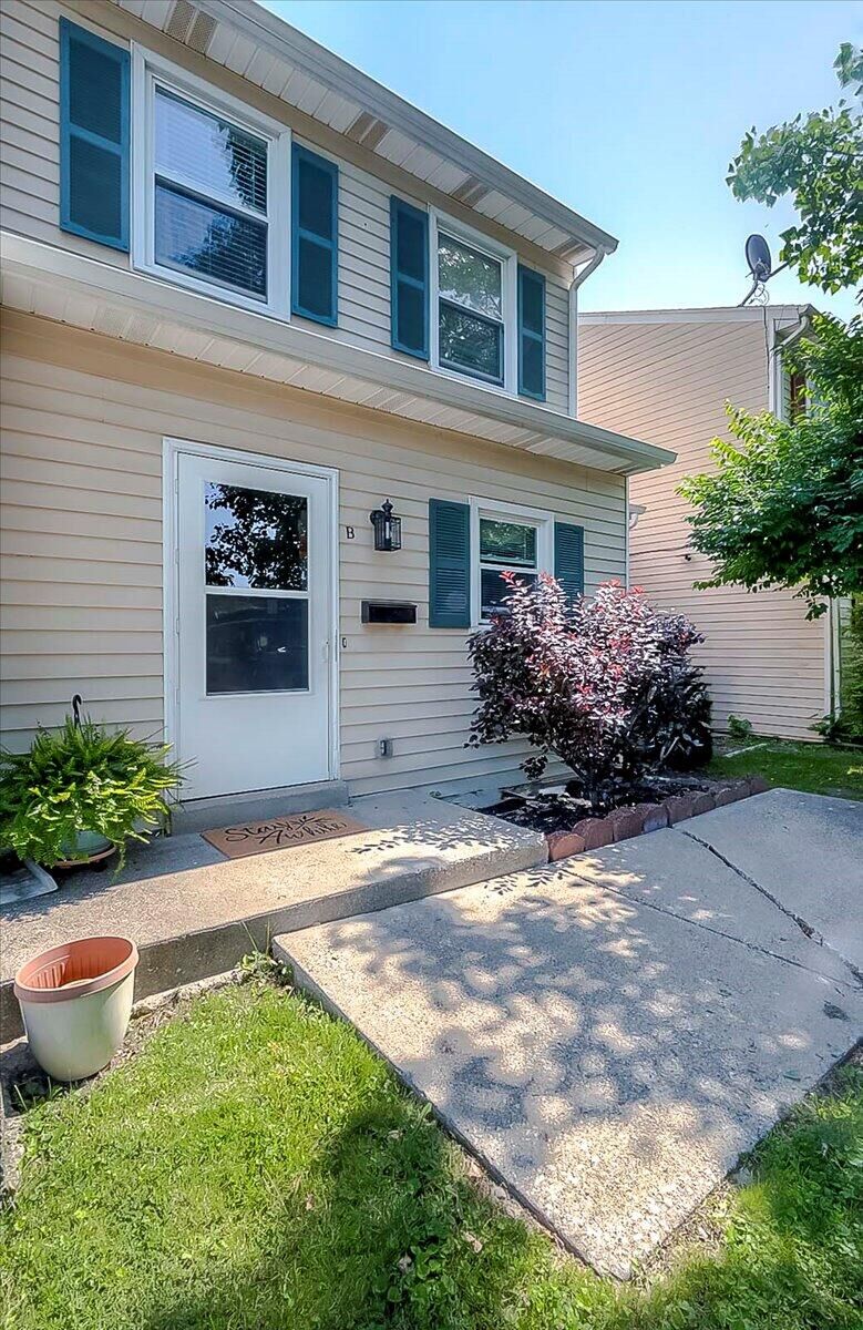 Property Photo:  3471 Pimlico Pkwy B  KY 40517 