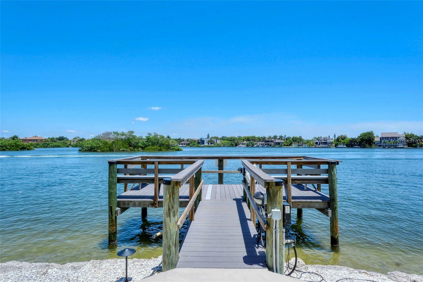 Property Photo: 1350 N Portofino Drive 402 FL 34242