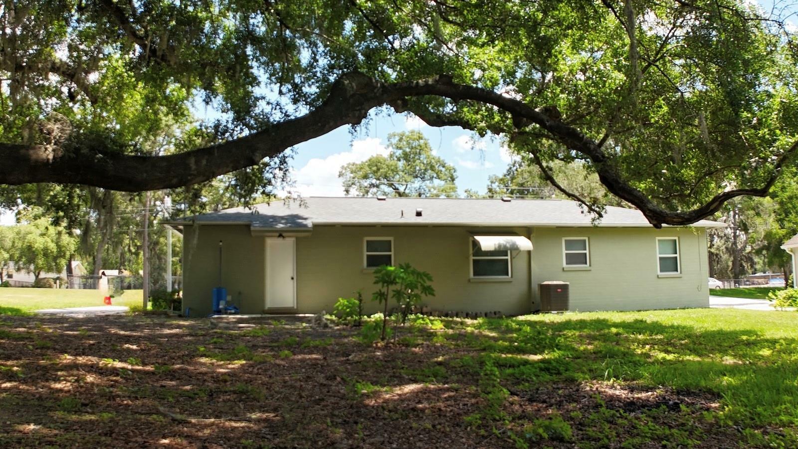 Property Photo: 2810 SE Lake Weir Avenue FL 34471