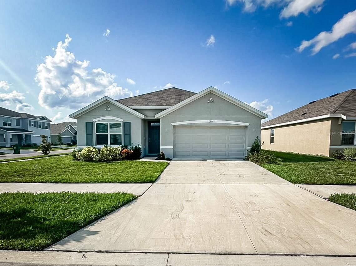 Property Photo:  5906 Hedge End Bend  FL 33545 