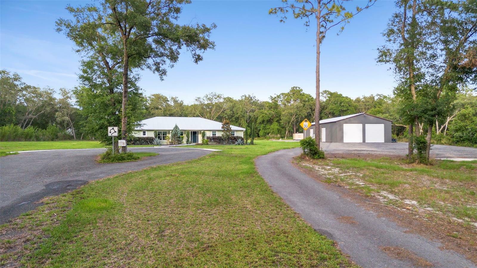 Property Photo: 920 Grand Avenue FL 32763