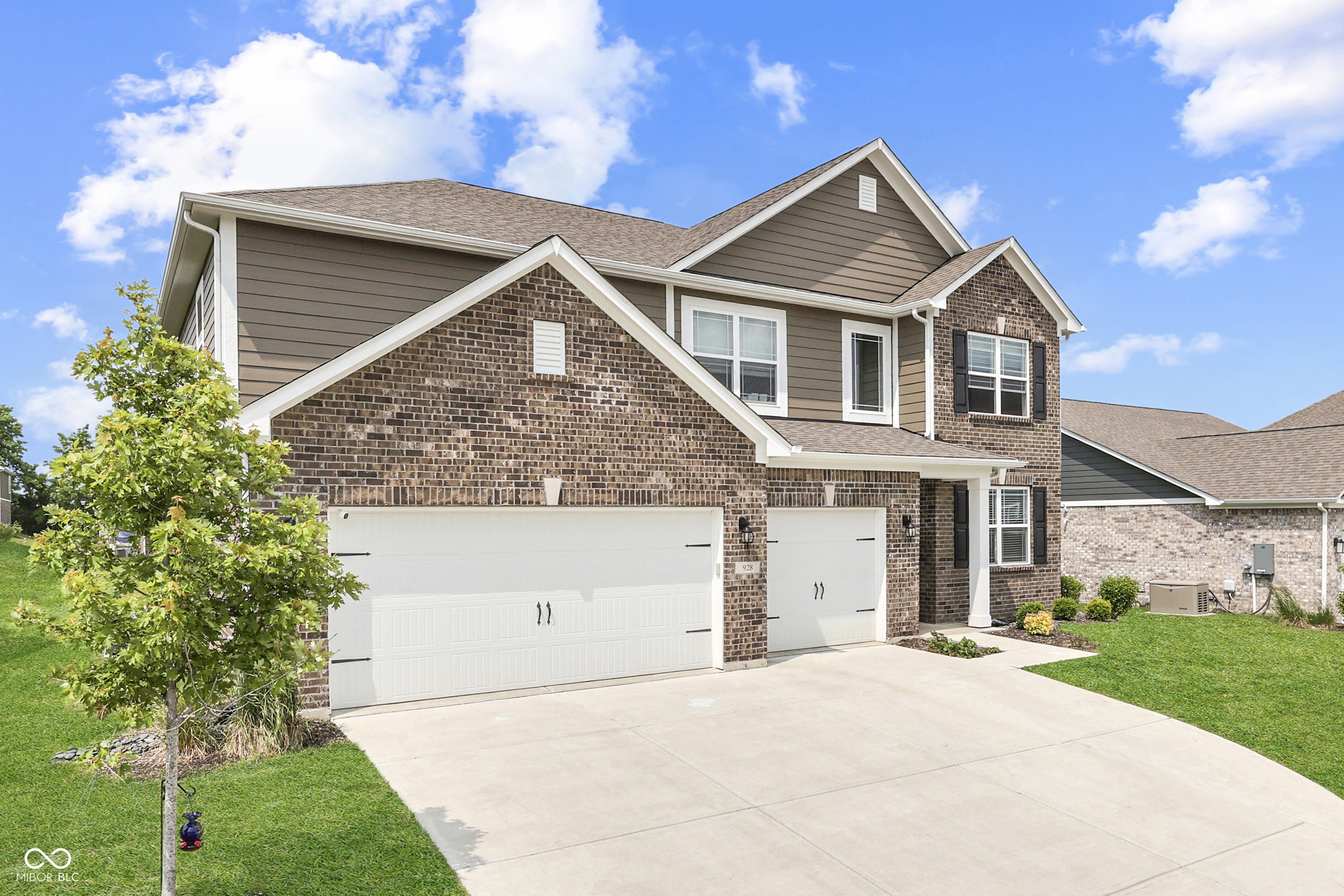 Property Photo: 928 Ridge Rock Lane IN 46106