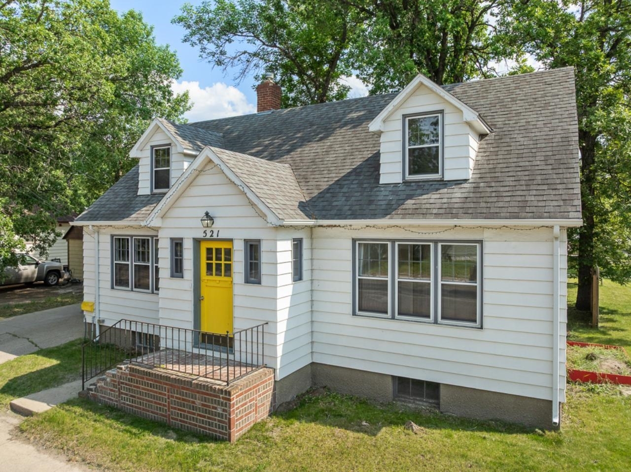 Property Photo: 521 3rd Ave NW ND 58703