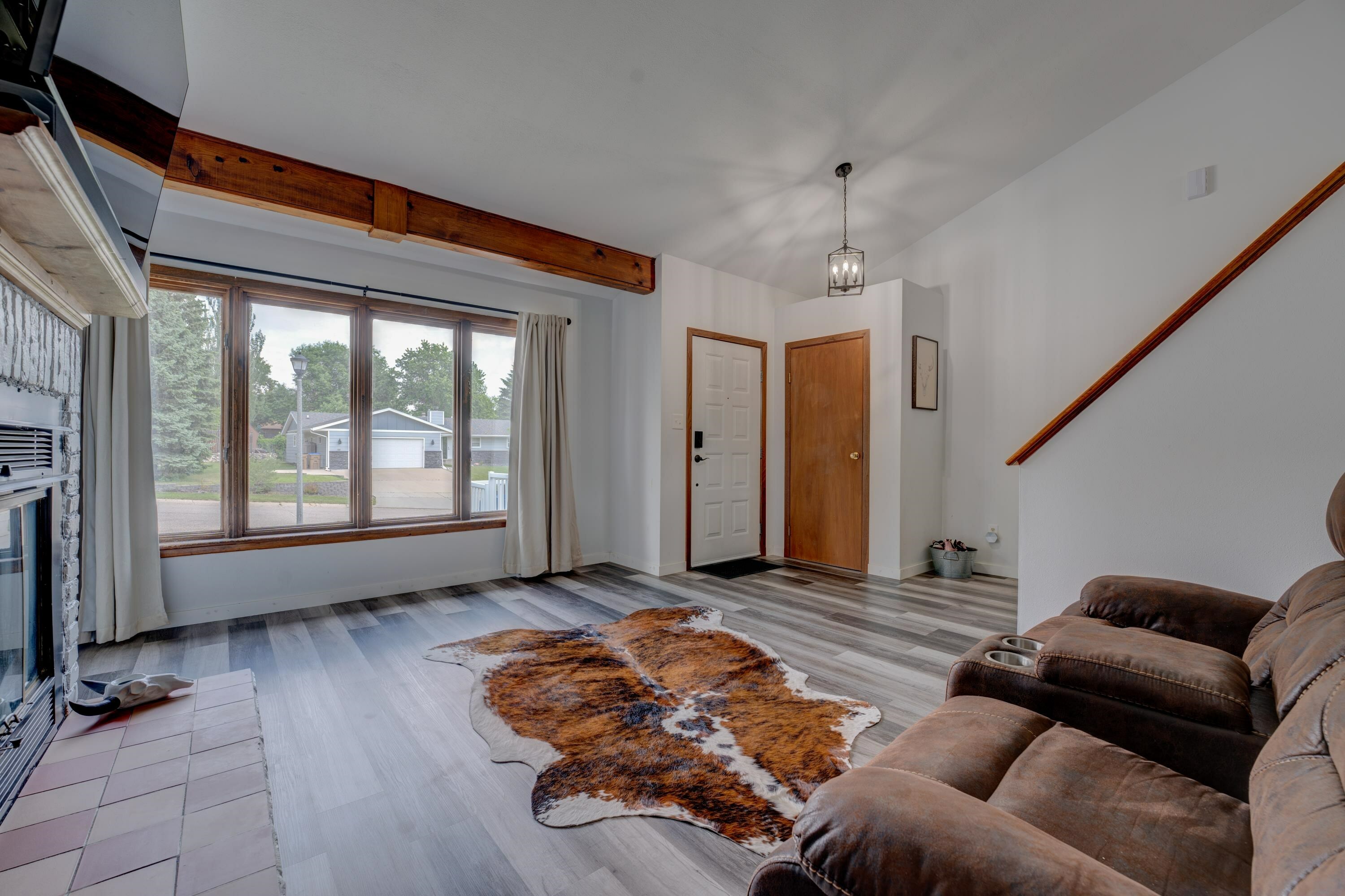 Property Photo: 915 26th St NW ND 58703