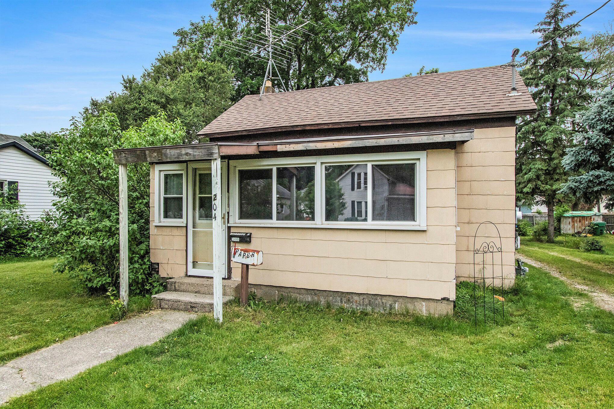204 Clinton Street  Dowagiac MI 49047 photo