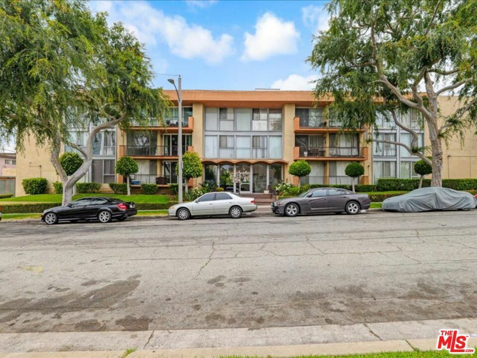 Property Photo:  805 Glenway Drive 323  CA 90302 