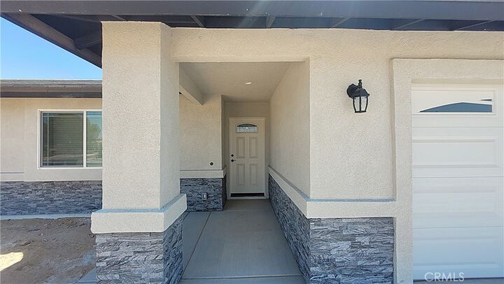 Property Photo:  21109 Sioux Road  CA 92308 