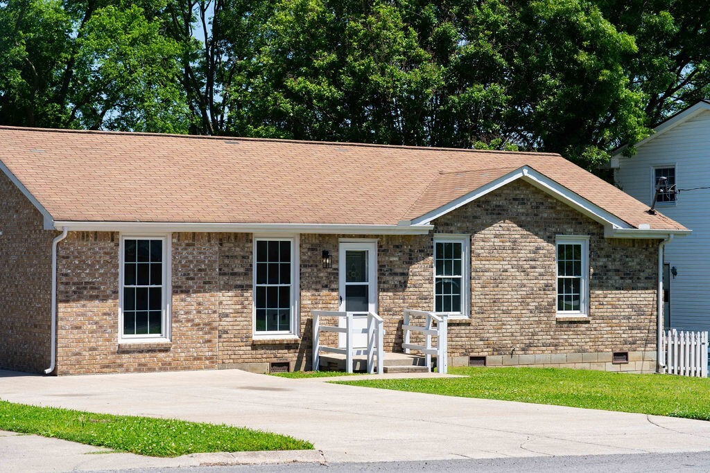 Property Photo: 505 Savely Dr TN 37075