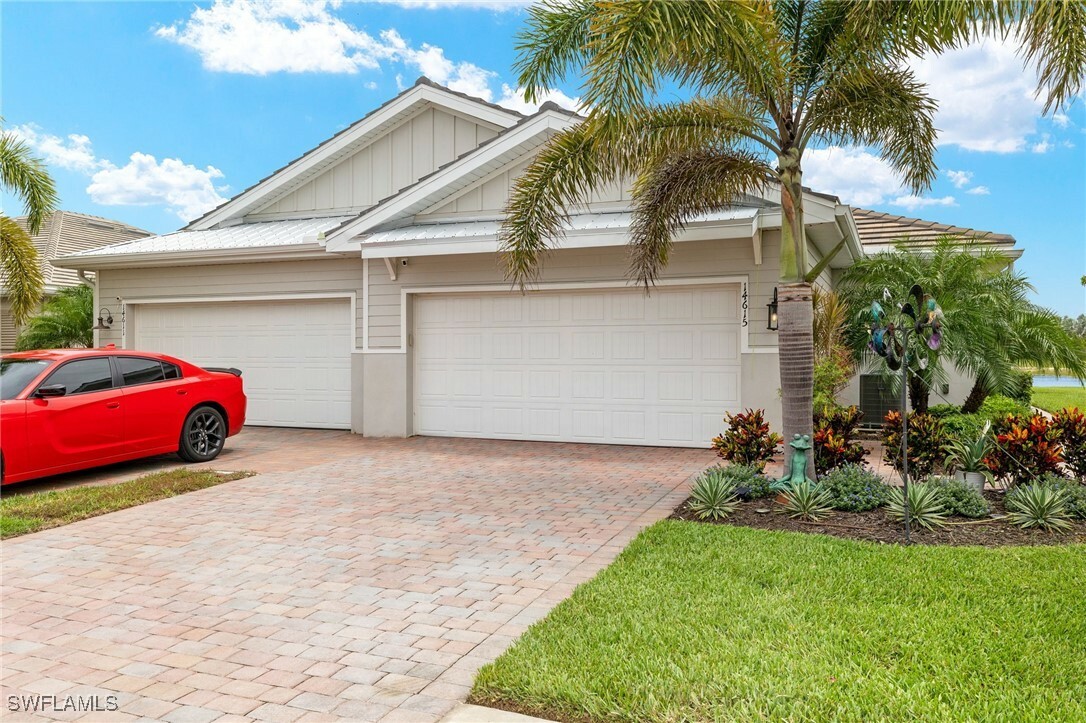 Property Photo:  14615 Edgewater Circle  FL 34114 