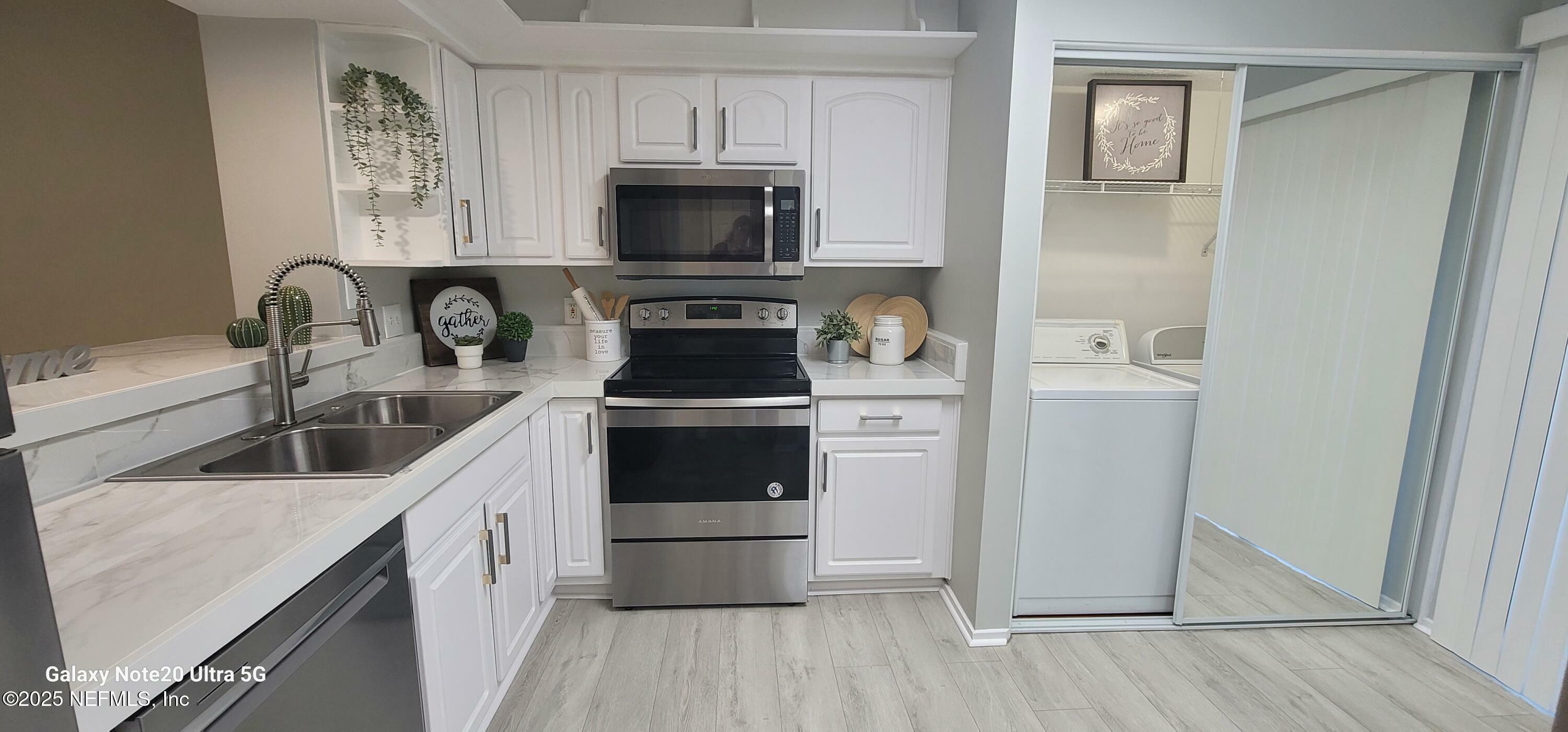 Property Photo: 7640 Las Palmas Way 149 FL 32256