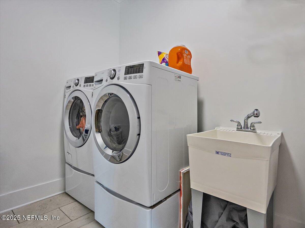Property Photo: 4450 Seabreeze Drive FL 32250