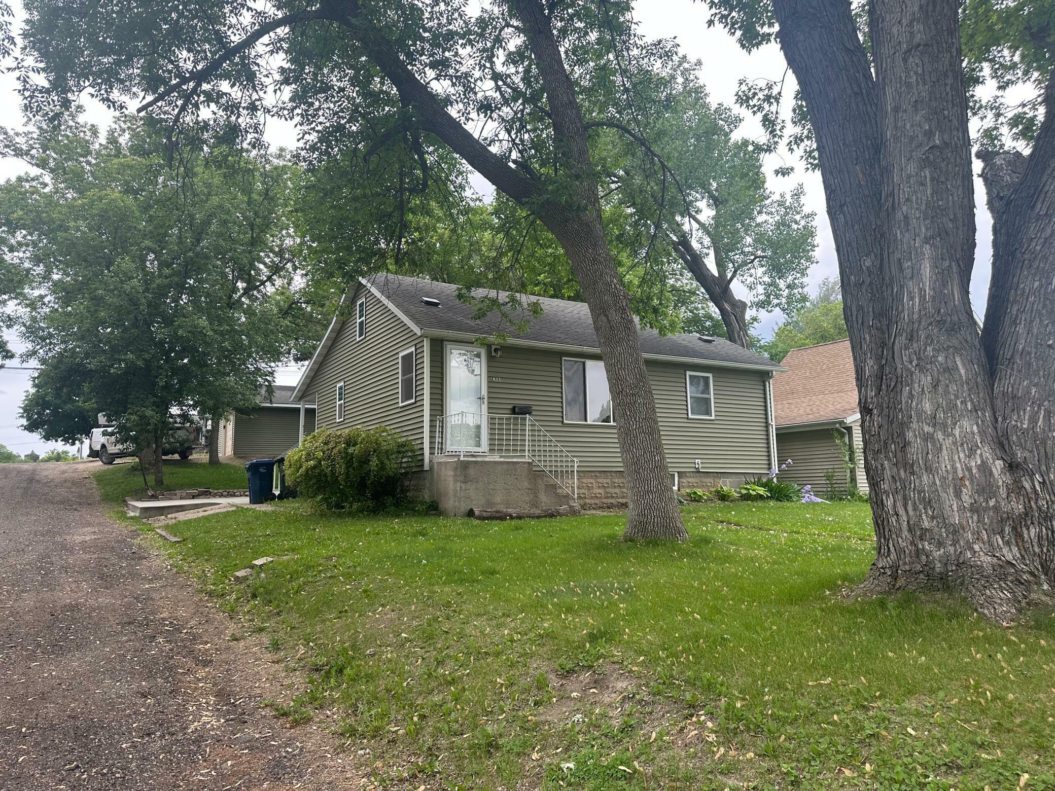 Property Photo: 903 N Aurdal Avenue MN 56537
