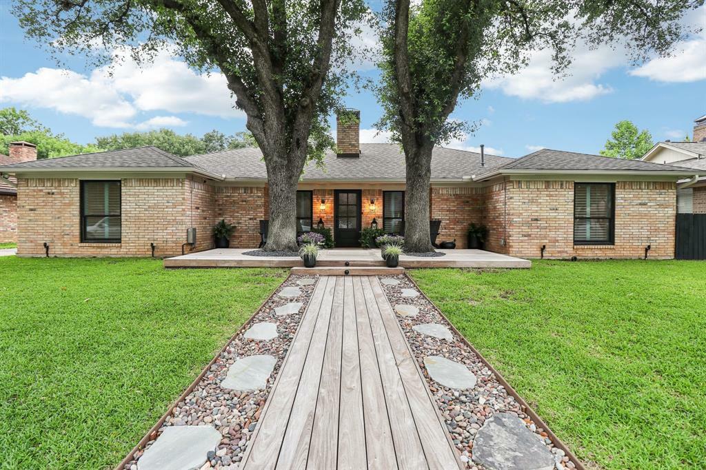 Property Photo: 1510 Waltham Court TX 76012
