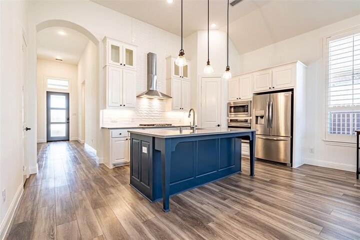 Property Photo: 14808 Gentry Drive TX 76008