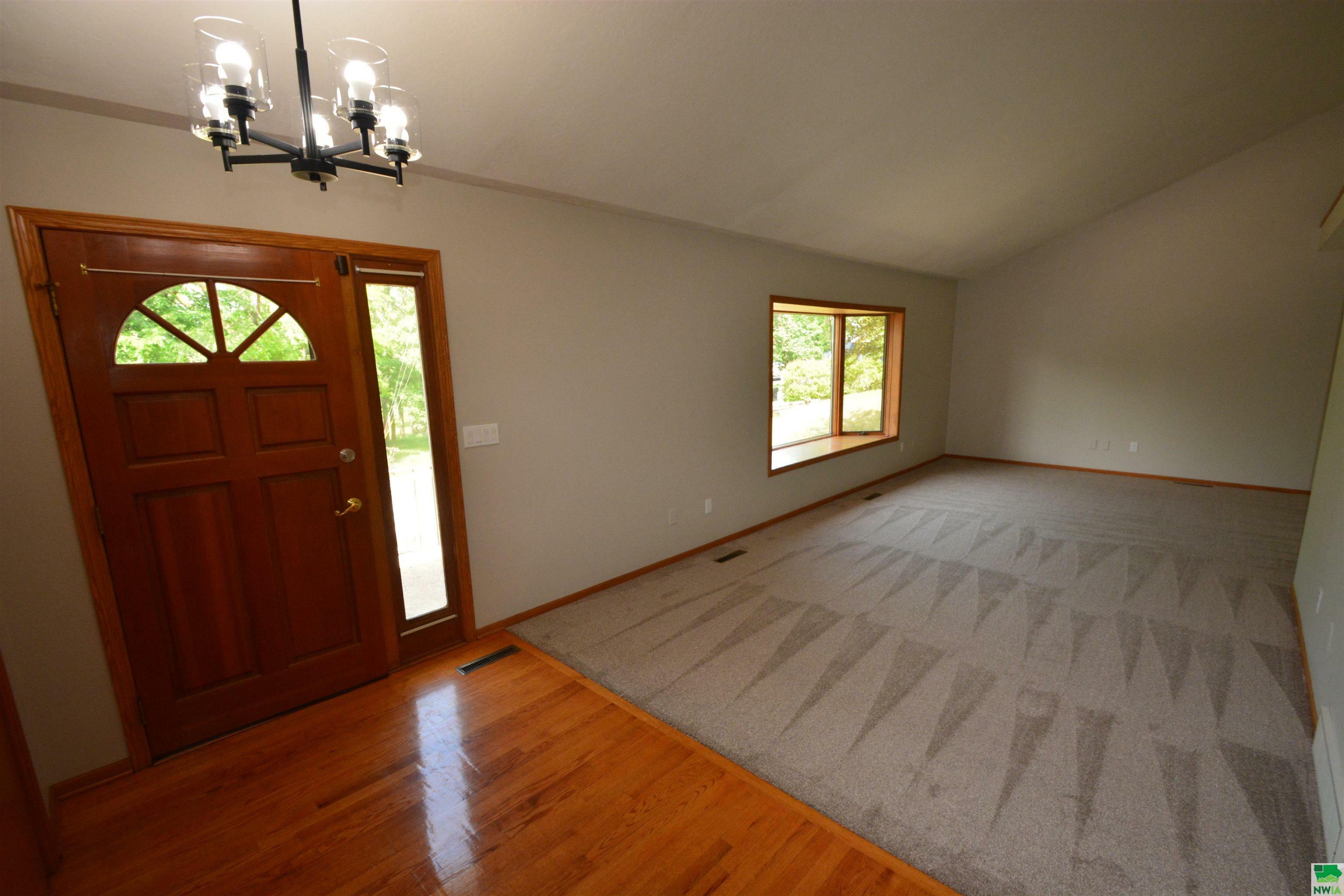 Property Photo: 2820 Dupont St IA 51104