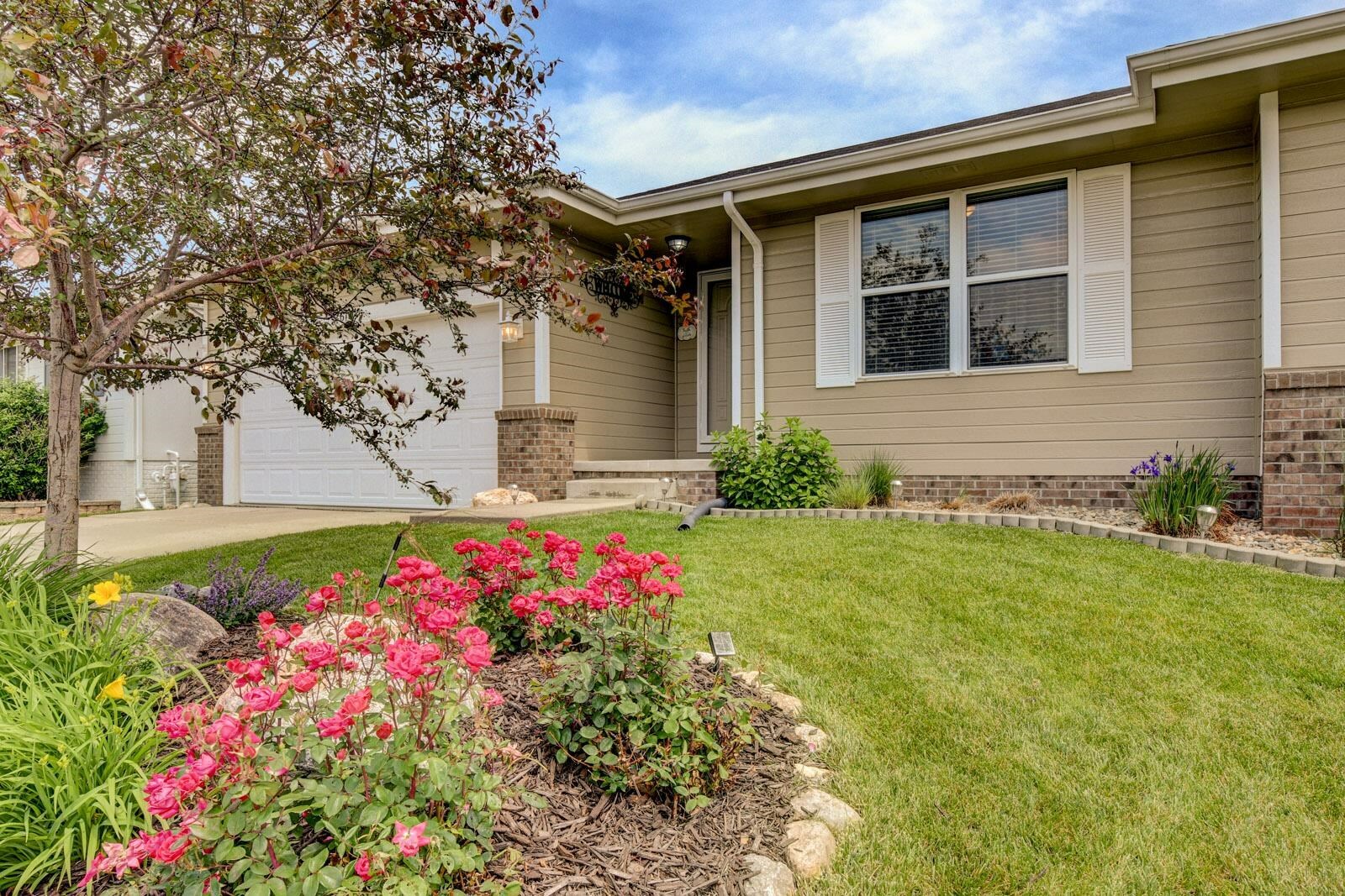 Property Photo: 2613 N 191 Avenue NE 68022