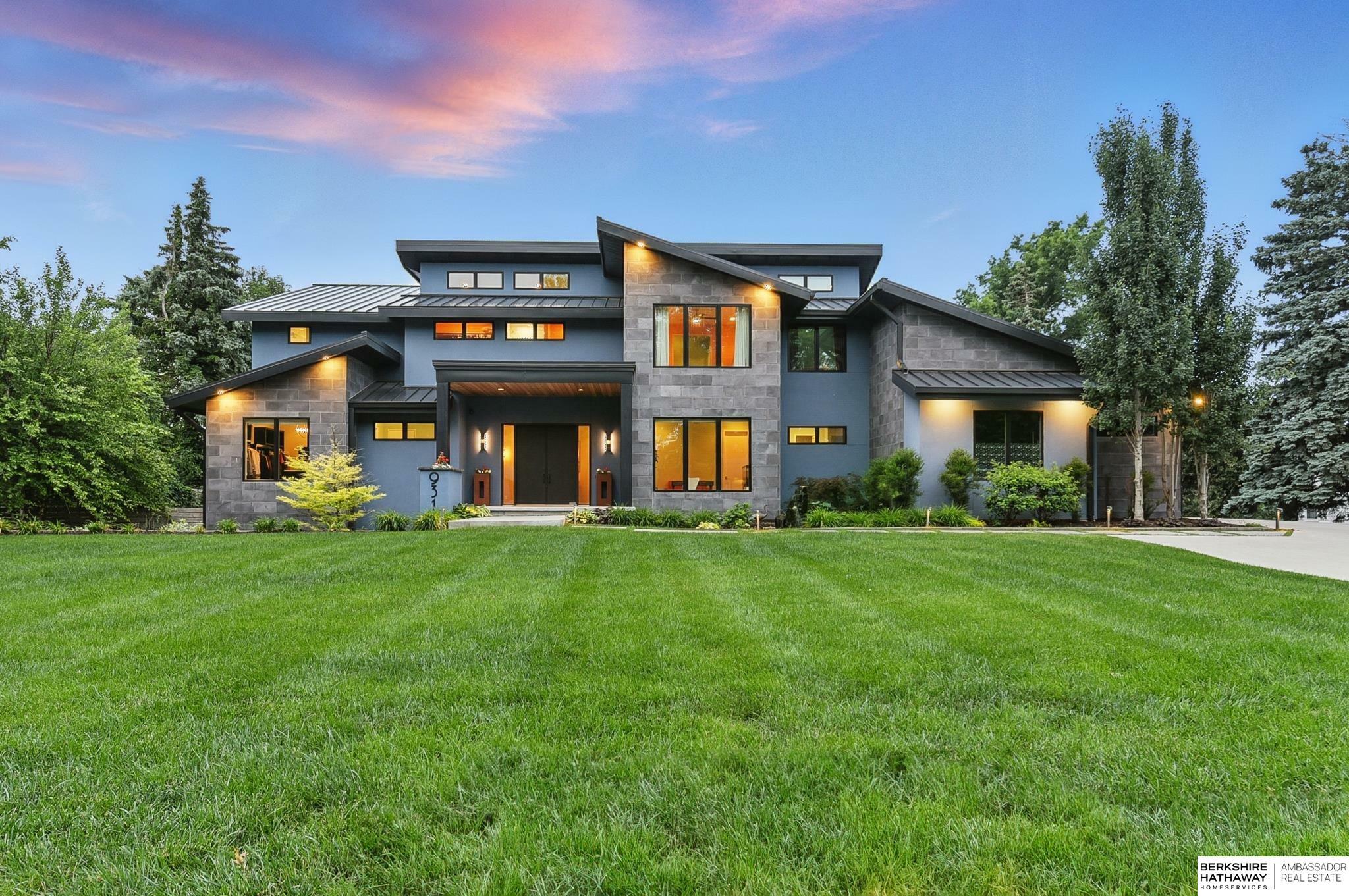 Property Photo: 9313 Davenport Street NE 68114