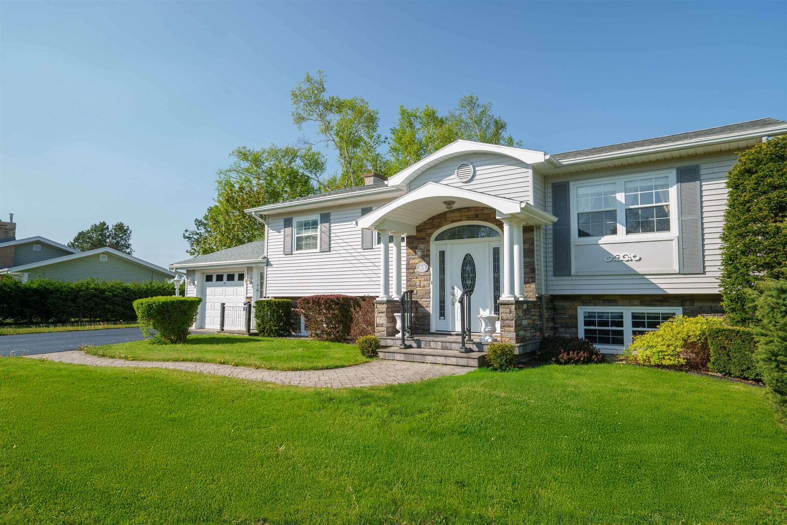 Photo de la propriété:  45 Prince Charles Drive  PE C1A 3C1 