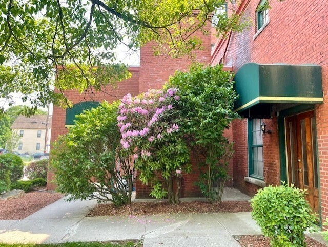 Property Photo:  54 Green St 114  MA 01453 