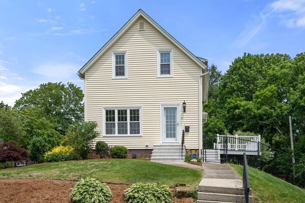 Property Photo: 4 Hadwen Rd MA 01602