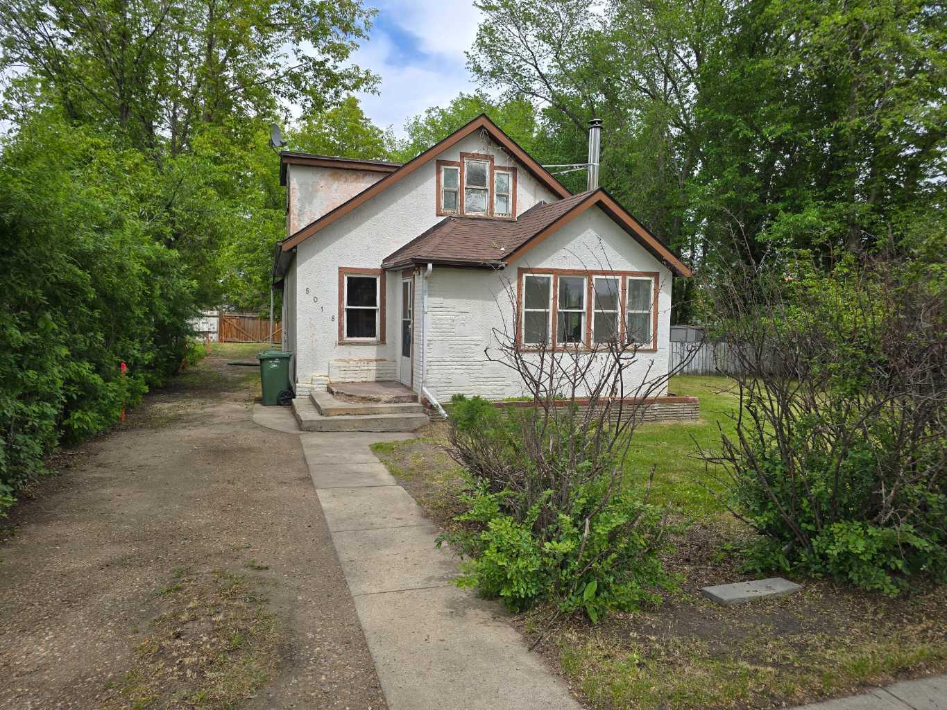 Property Photo: 5018 56 Avenue AB T4J 1G7