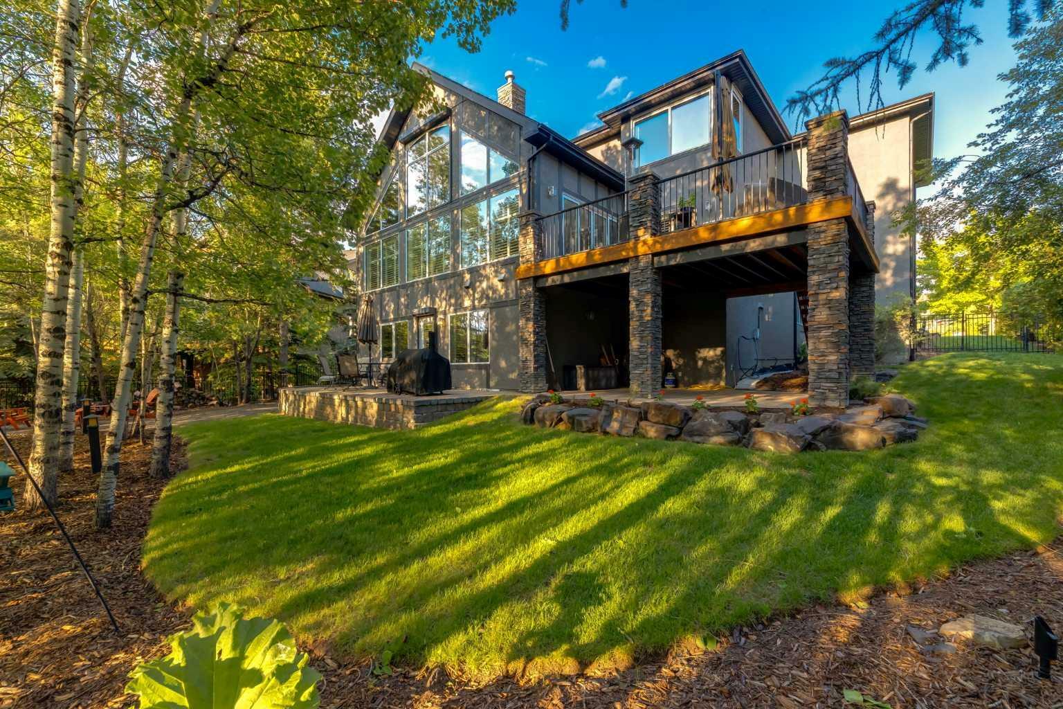 Property Photo: 12 Spring Willow Way SW AB T3H 5Z3