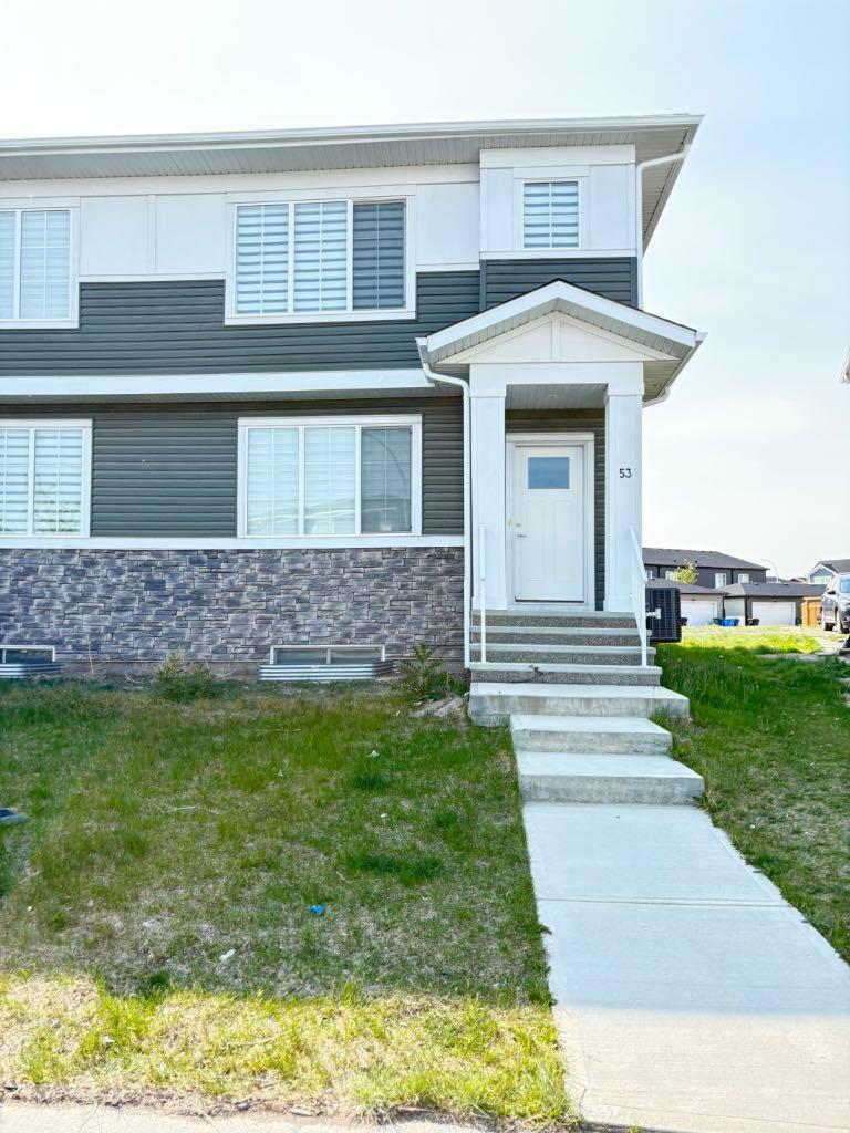 Photo de la propriété:  53 Red Embers Place NE  AB T3N 1K6 