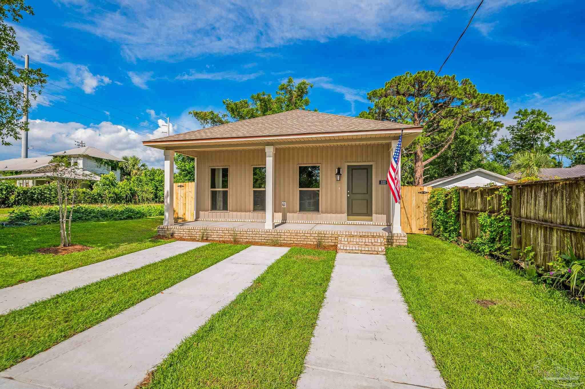 Property Photo: 520 K St FL 32501