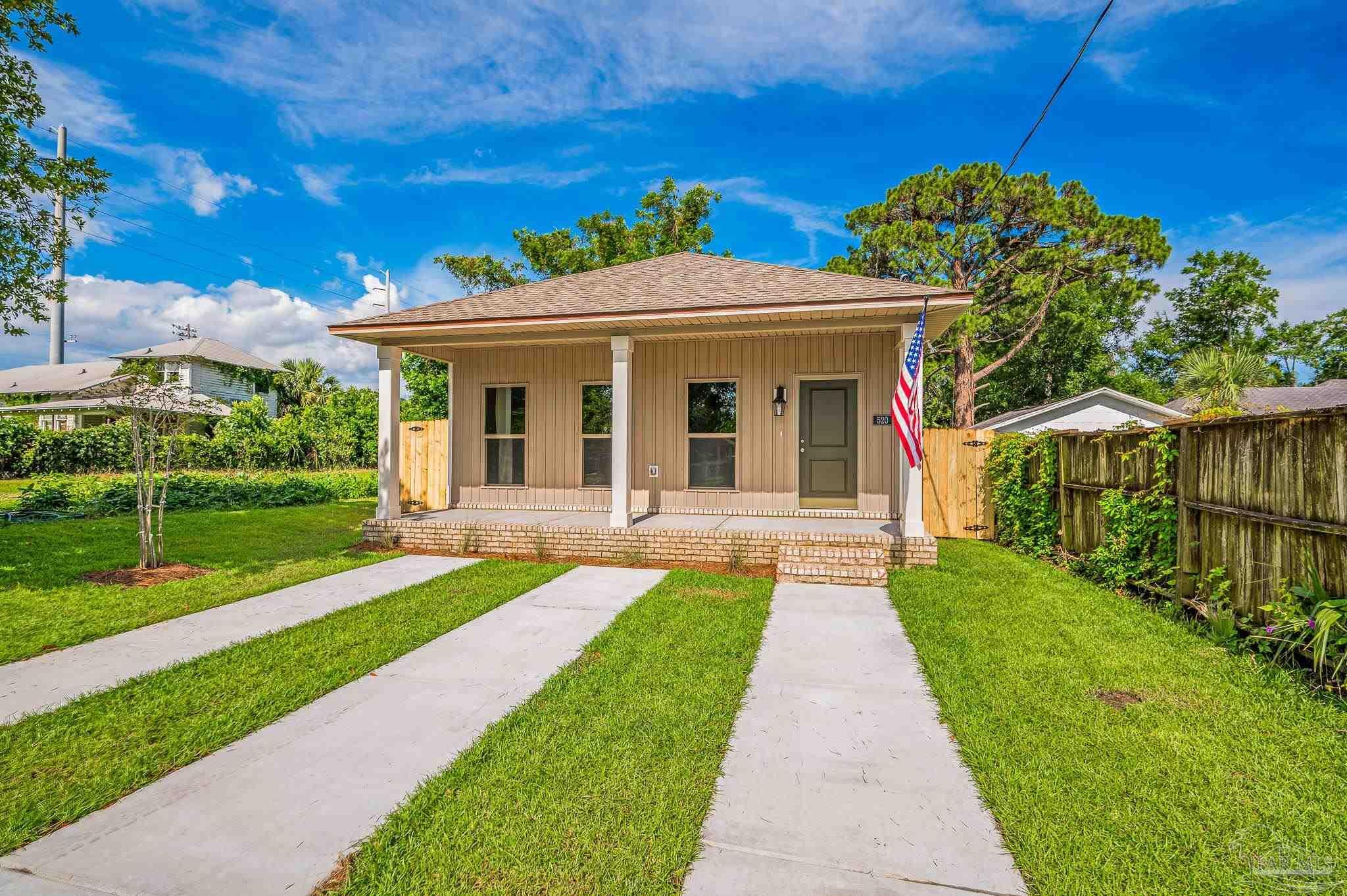 Property Photo:  520 K St  FL 32501 
