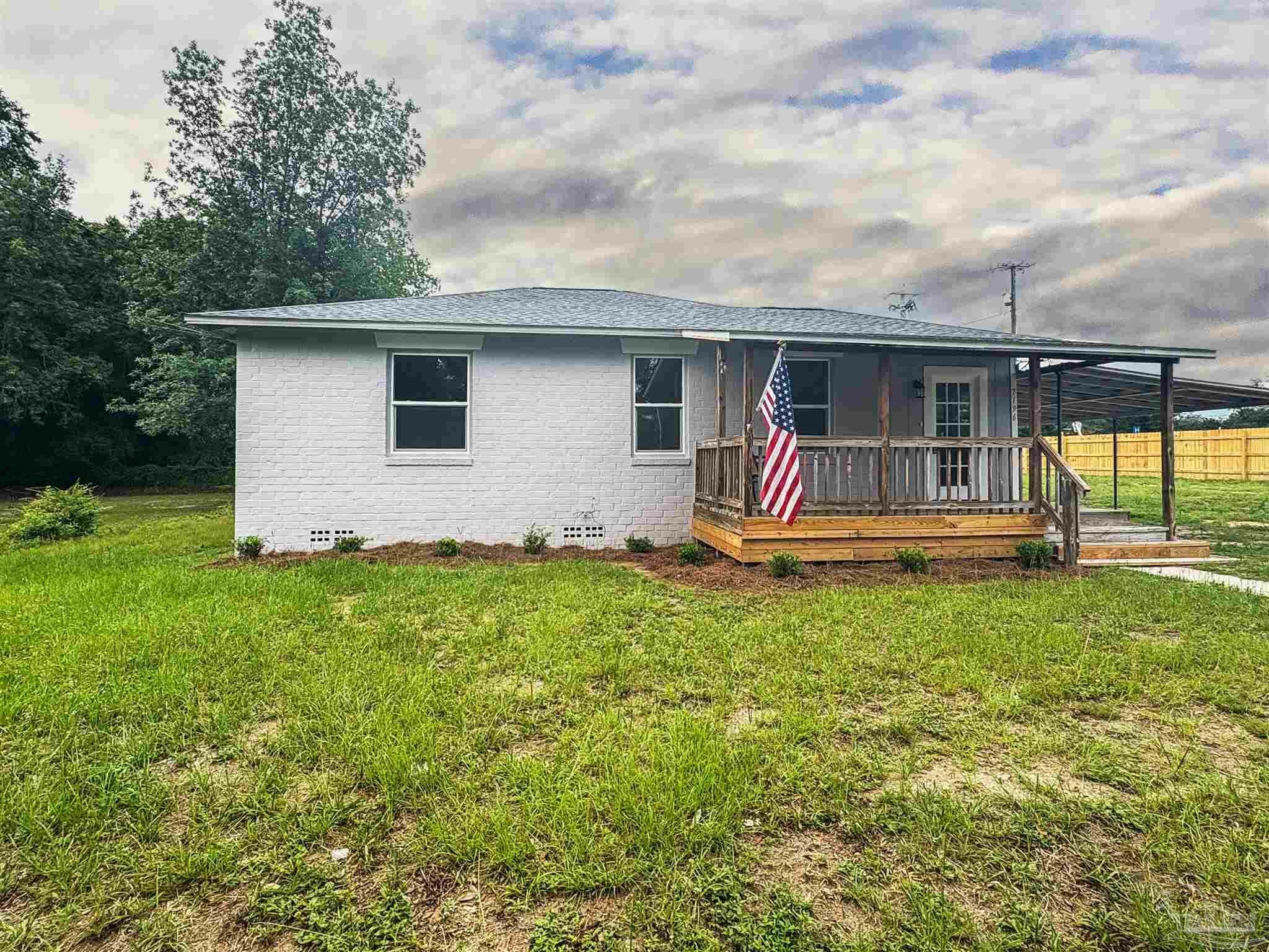 Property Photo:  7196 Gillespie Rd  FL 32583 