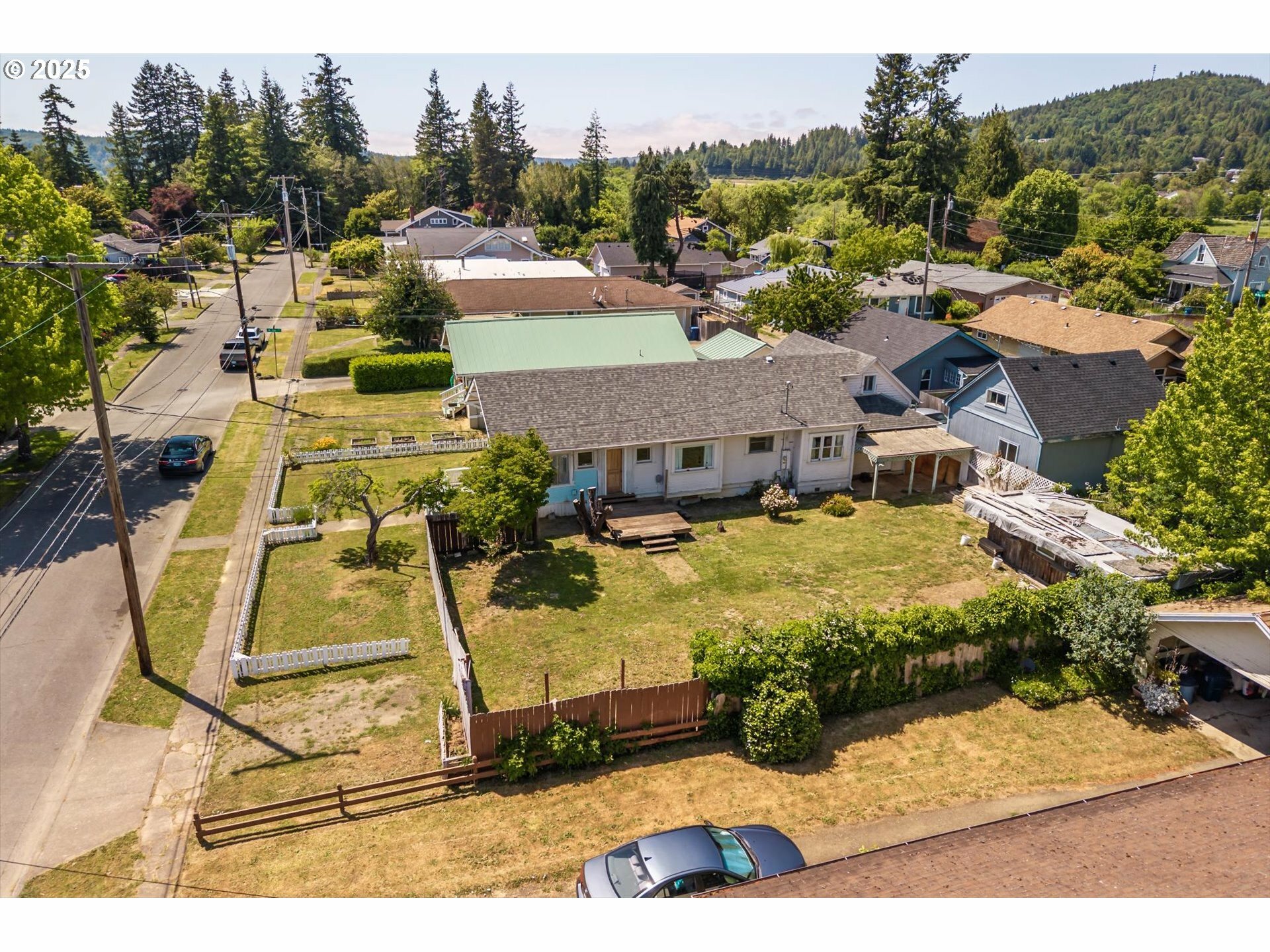 Property Photo:  470 W 4th St  OR 97423 
