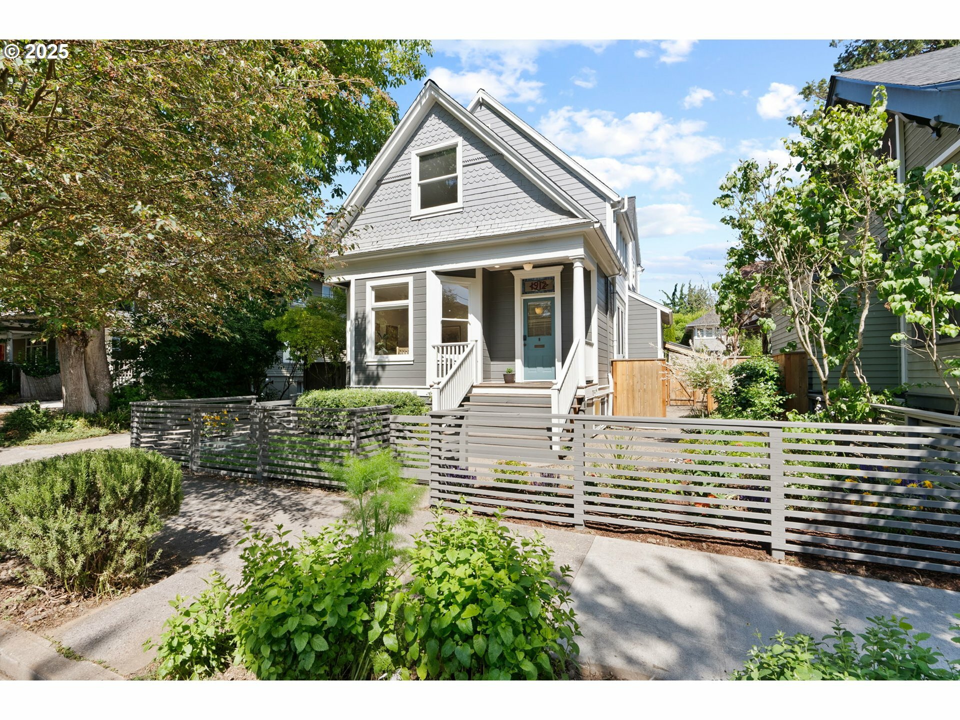 Property Photo: 1912 NE 11th Ave OR 97212