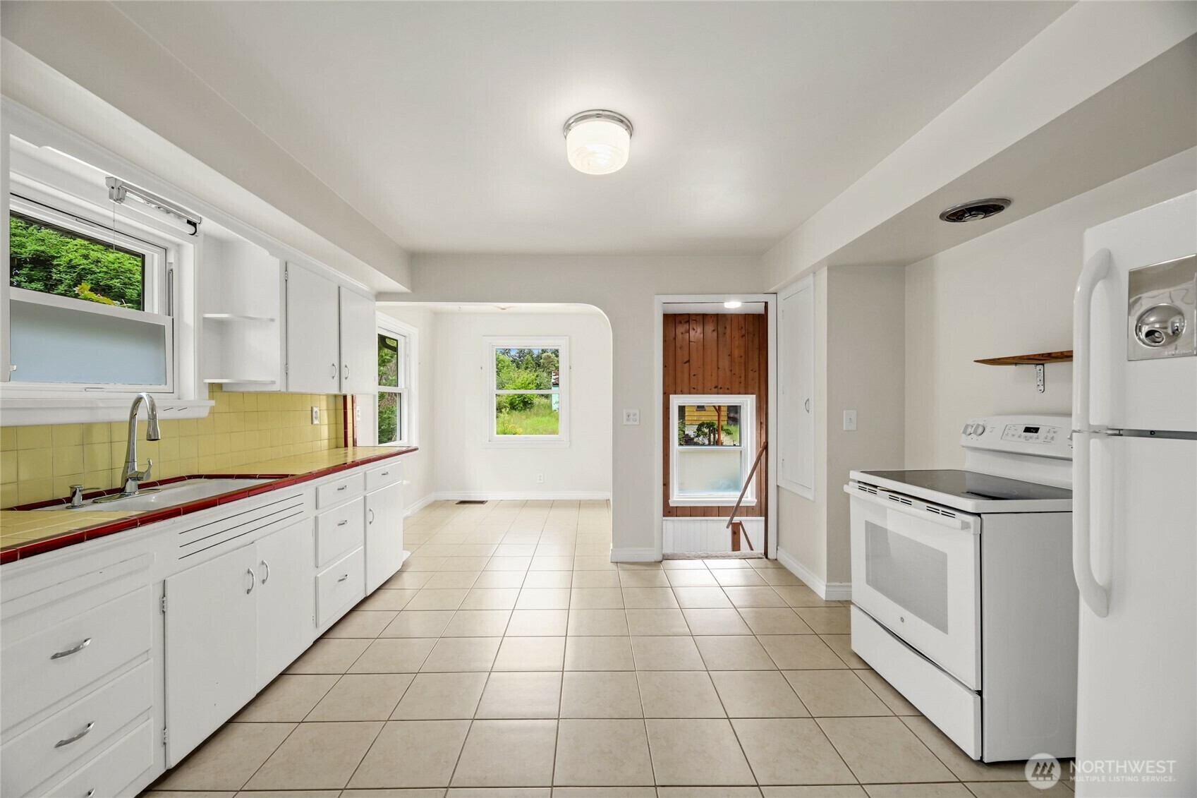 Property Photo: 11841 10th Avenue S WA 98168