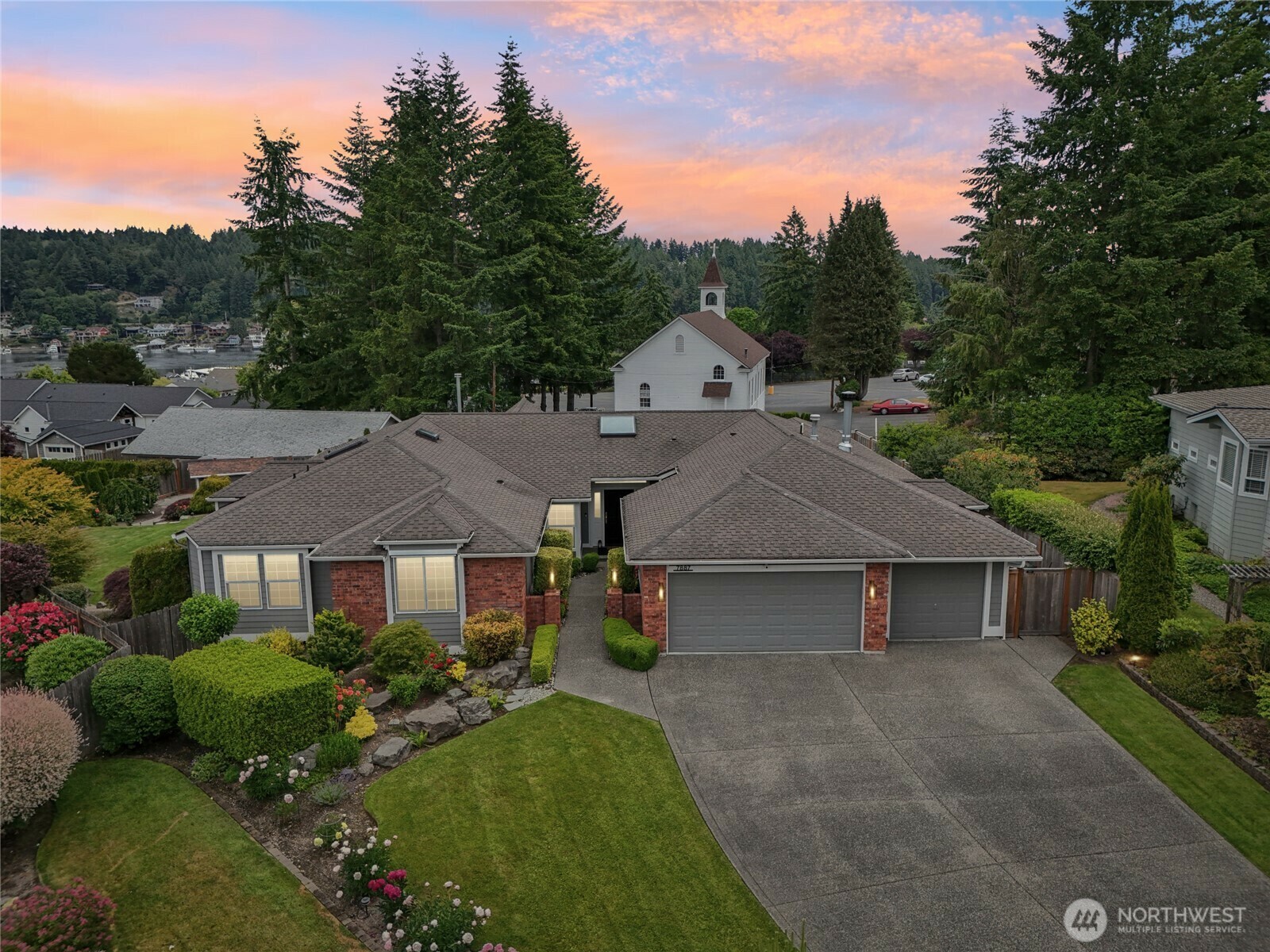 Property Photo: 7887 Greyhawk Ave WA 98335