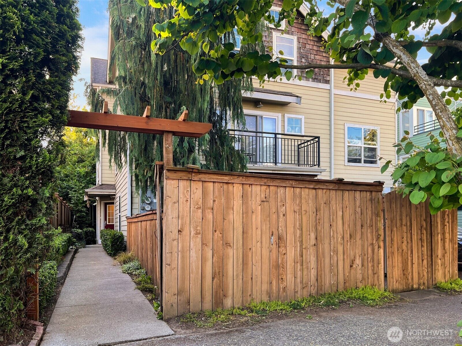 Property Photo: 7321 47th Avenue SW B WA 98136
