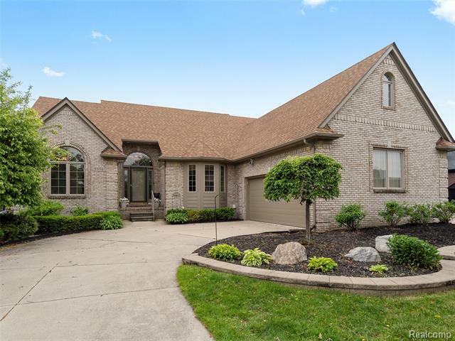 Property Photo: 19996 Devonshire Lane MI 48044